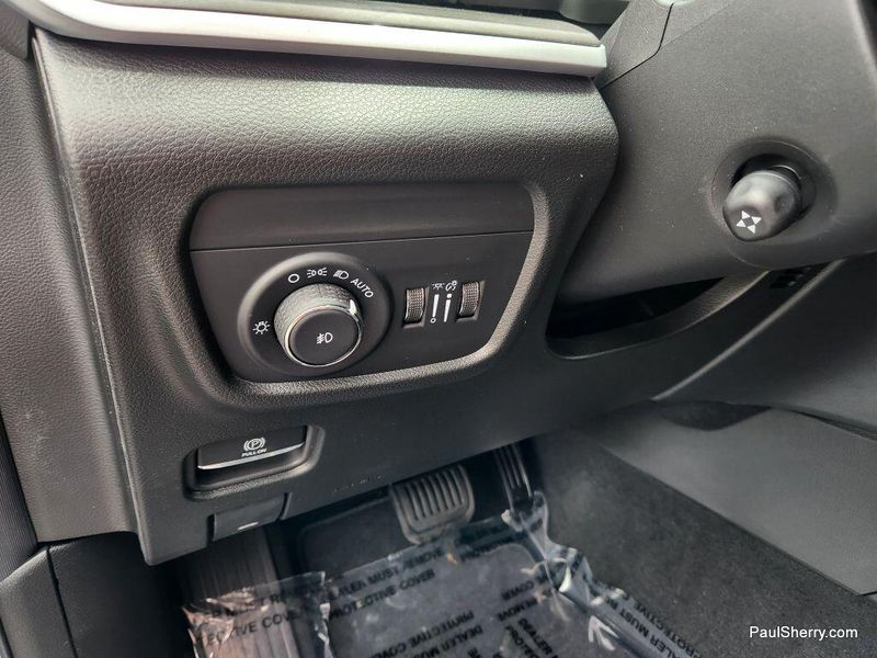 2025 Jeep Grand Cherokee L Limited 4x4Image 28
