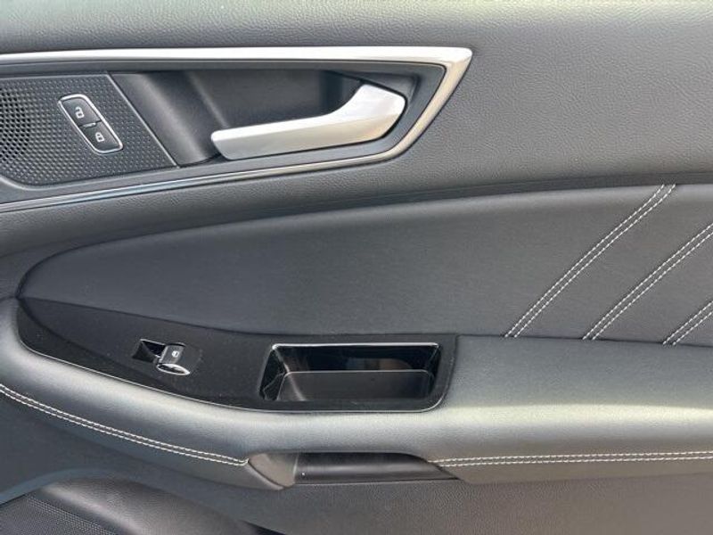 2020 Ford Edge STImage 28
