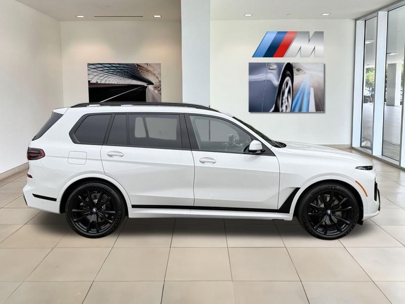 2026 BMW X7 xDrive40iImage 5