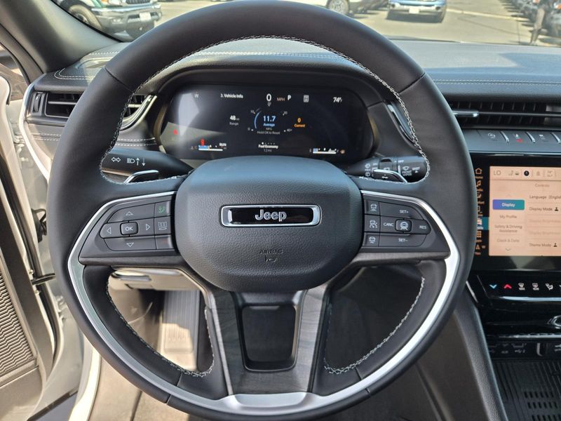 New 2026 Jeep Grand Cherokee Laredo Altitude 4x2