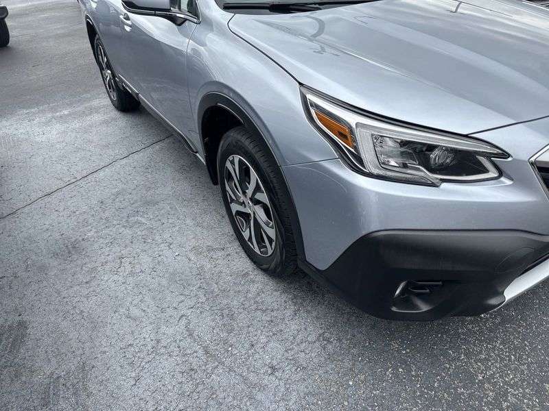 2022 Subaru Outback Limited XTImage 4