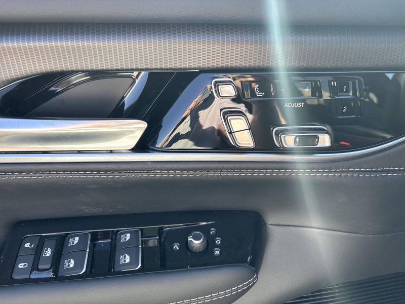 2026 Jeep Grand Wagoneer Summit Obsidian 4x4Image 32
