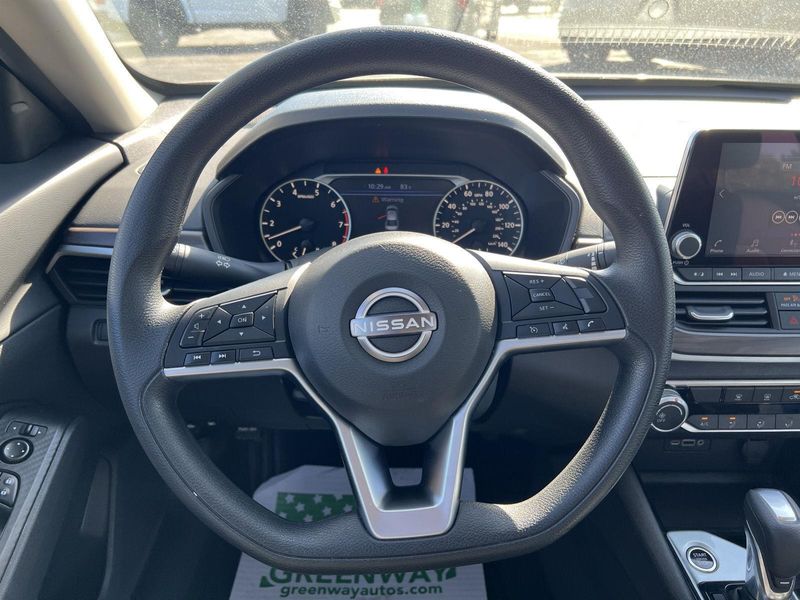 2024 Nissan Altima 2.5 SV photo 17