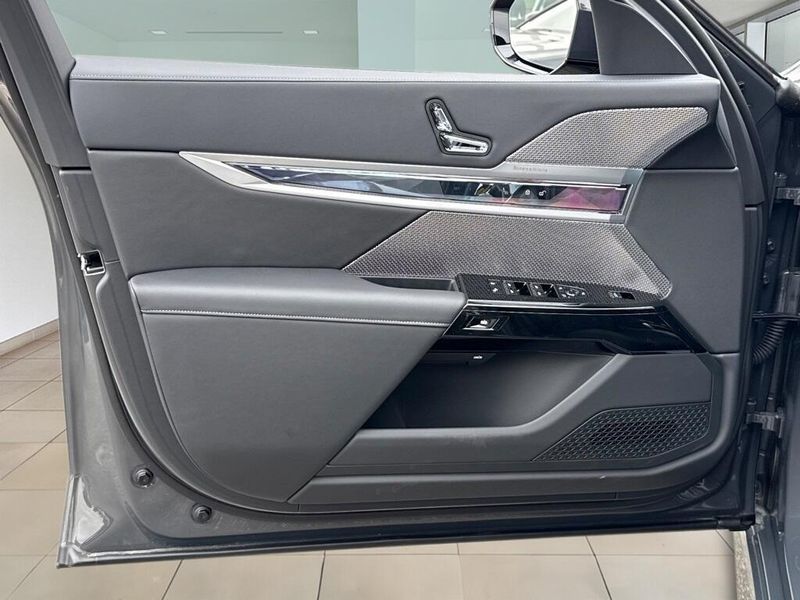 2025 BMW 7 Series 760i xDriveImage 18