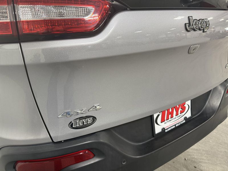 Used 2018 Jeep Cherokee Latitude PlusImage 5