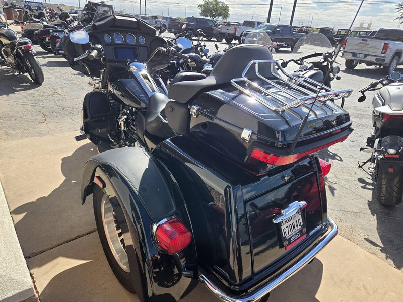USED 2022 HARLEY TRIKE TRI GLIDE ULTRA Image 6