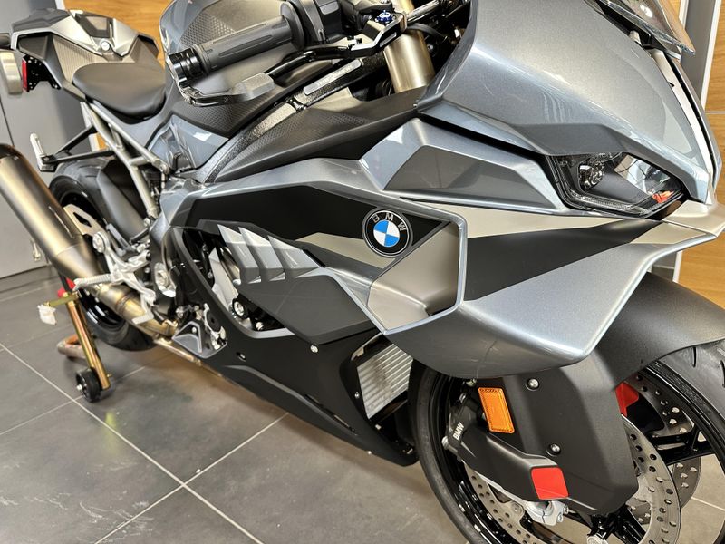 2025 BMW S 1000 RR Image 7