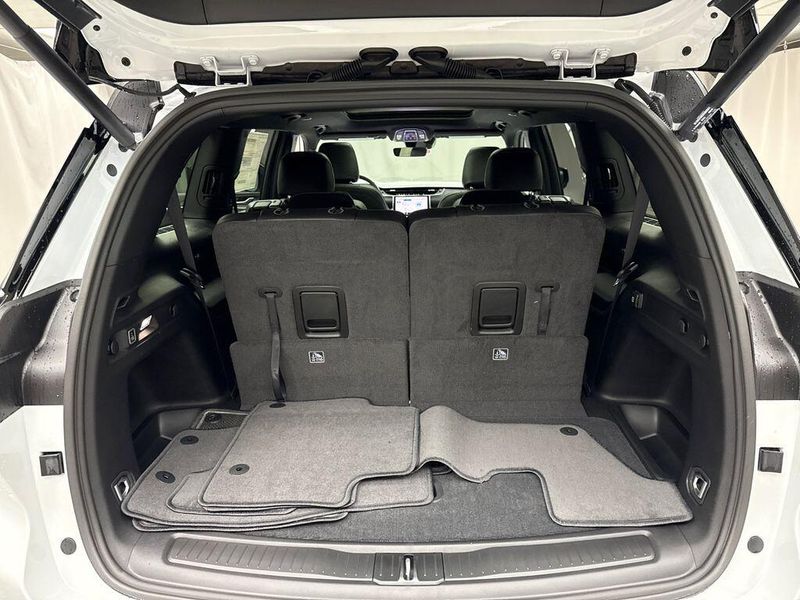 New 2025 Jeep Grand Cherokee L Limited 4x4Image 17