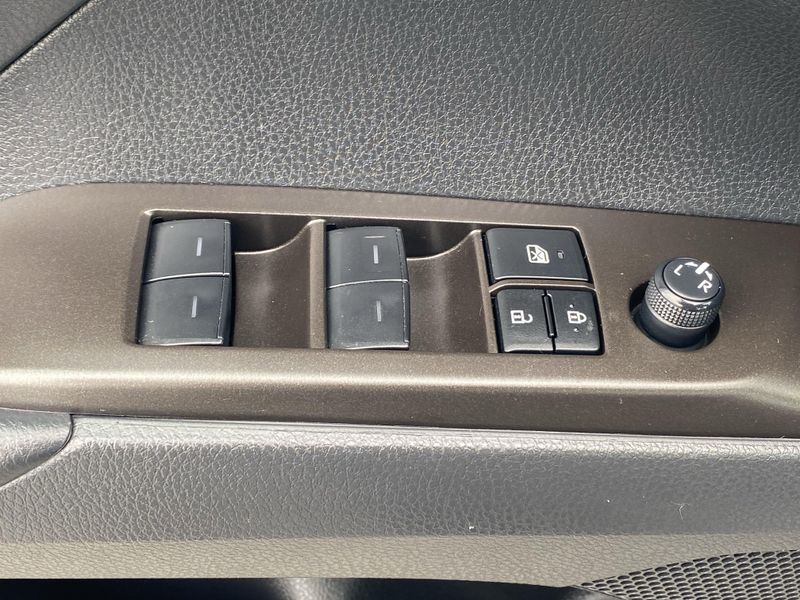 Used 2023 Toyota Camry SEImage 19