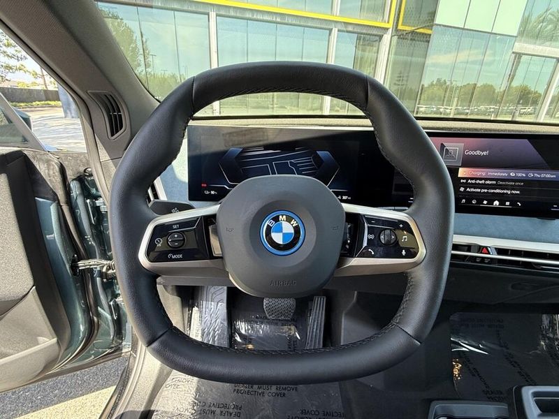 2025 BMW iX xDrive50Image 24