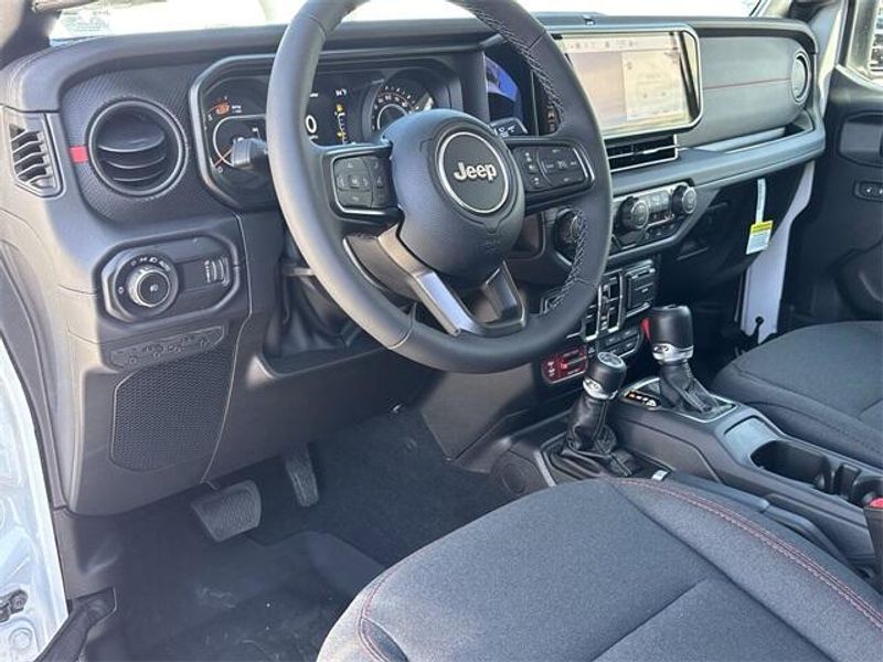 New 2025 Jeep Wrangler 4-door RubiconImage 15