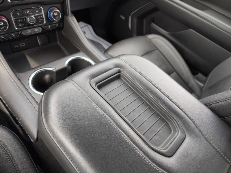 2023 Chevrolet Suburban LTImage 26