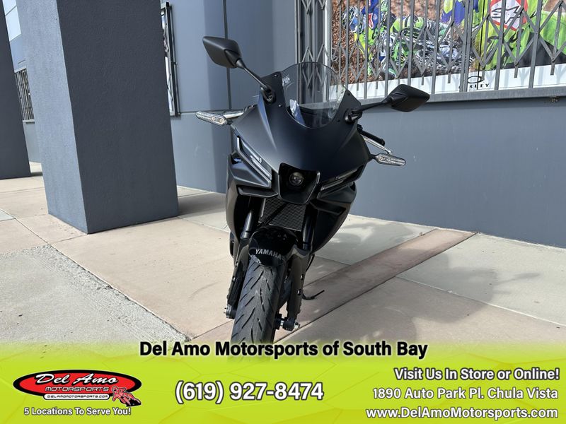 2025 Yamaha YZF-R3 ABS Image 2