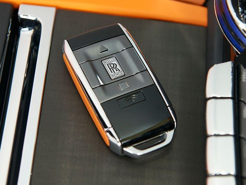 Used 2025 Rolls-Royce Cullinan Image 18