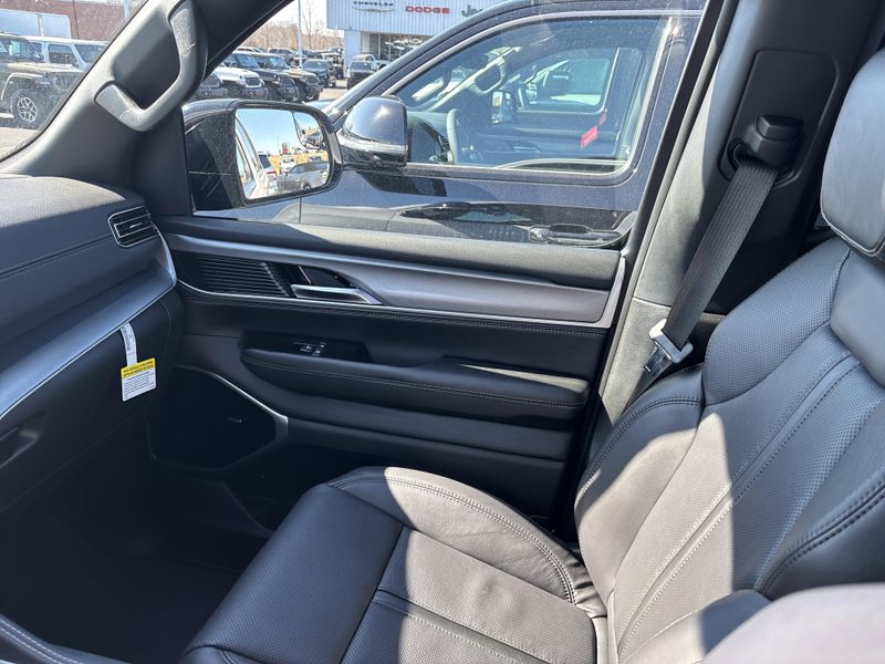 2026 Jeep Grand Wagoneer Limited Altitude 4x4Image 44