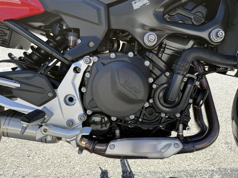 2024 BMW F 900 R Low