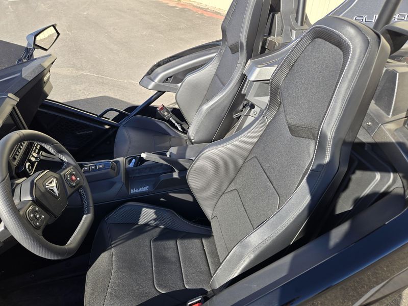 NEW 2025 POLARIS SLINGSHOT SLR AUTODRIVE Image 19