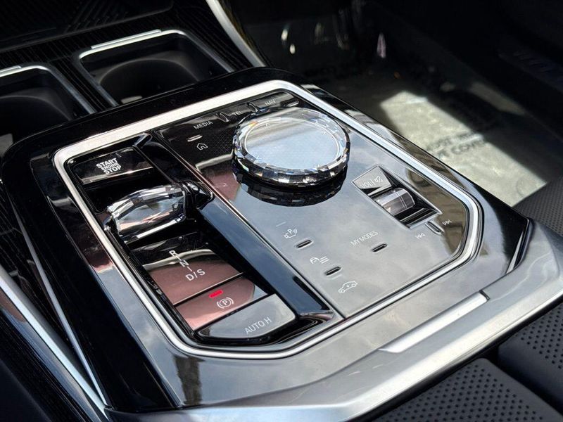 New 2026 BMW 7 Series 750e xDriveImage 22