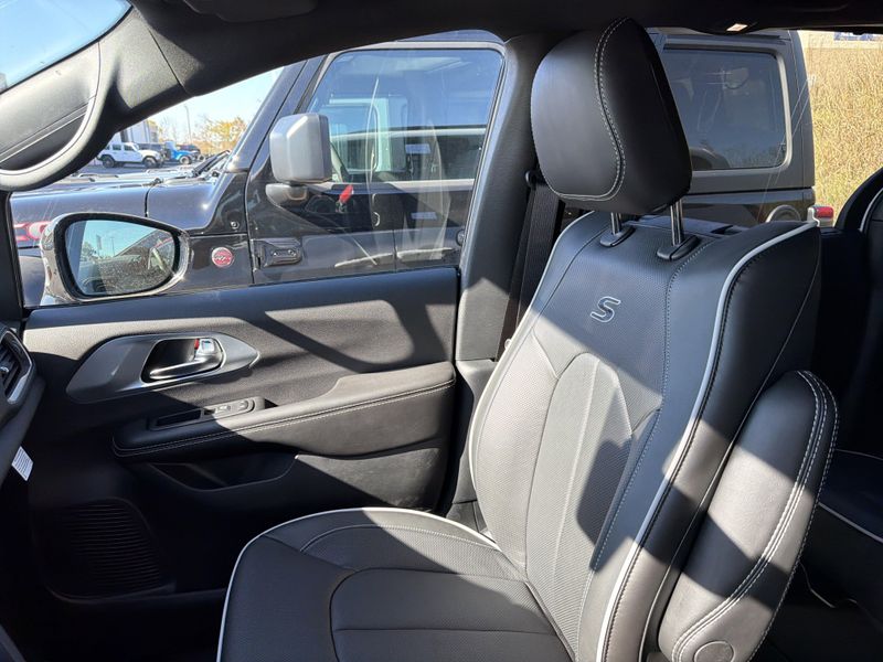 New 2026 Chrysler Pacifica LimitedImage 29