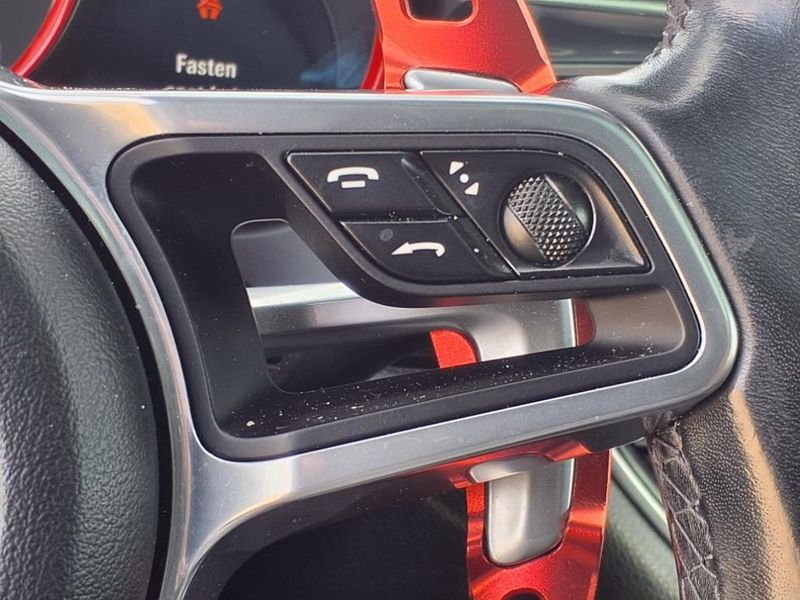 2018 Porsche Macan TurboImage 23