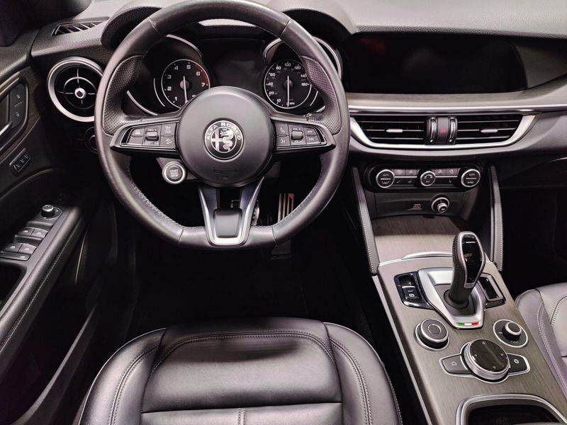Used 2022 Alfa Romeo Stelvio Ti AWD w/Sunroof & NavImage 22