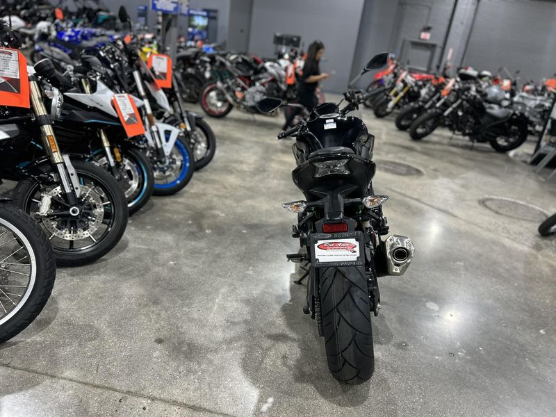 Used 2024 Kawasaki Z900 SE Image 4