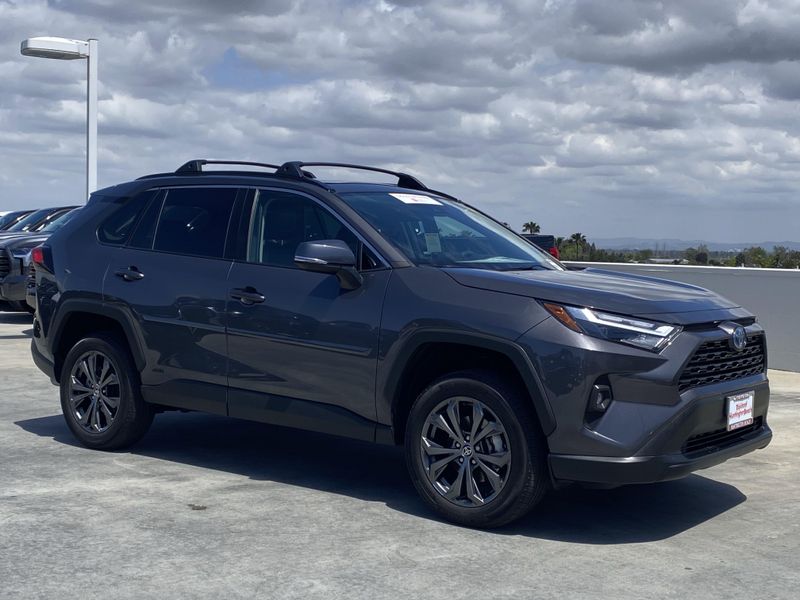 2024 Toyota RAV4 XLE PremiumImage 2