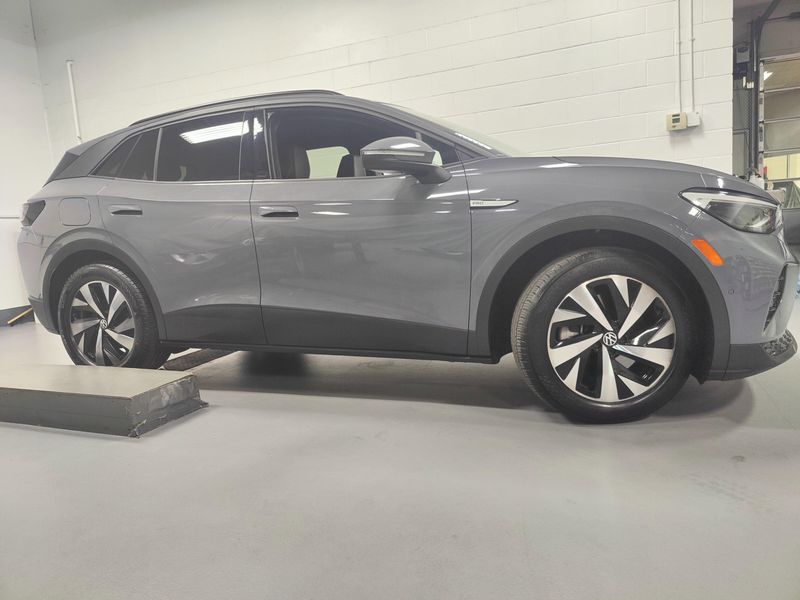 2023 Volkswagen ID.4 Pro photo 3