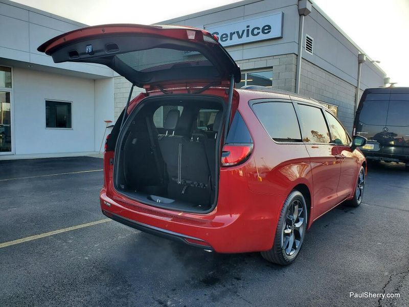 New 2026 Chrysler Pacifica Limited
