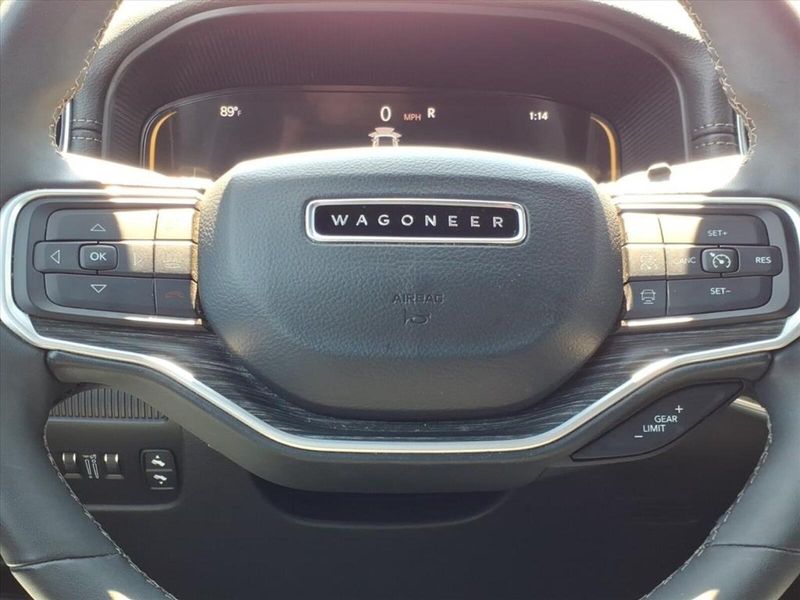 2024 Jeep Wagoneer L Series II photo 26