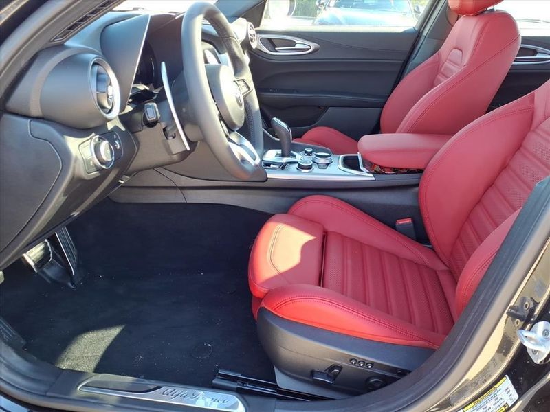 New 2025 Alfa Romeo Giulia RwdImage 13