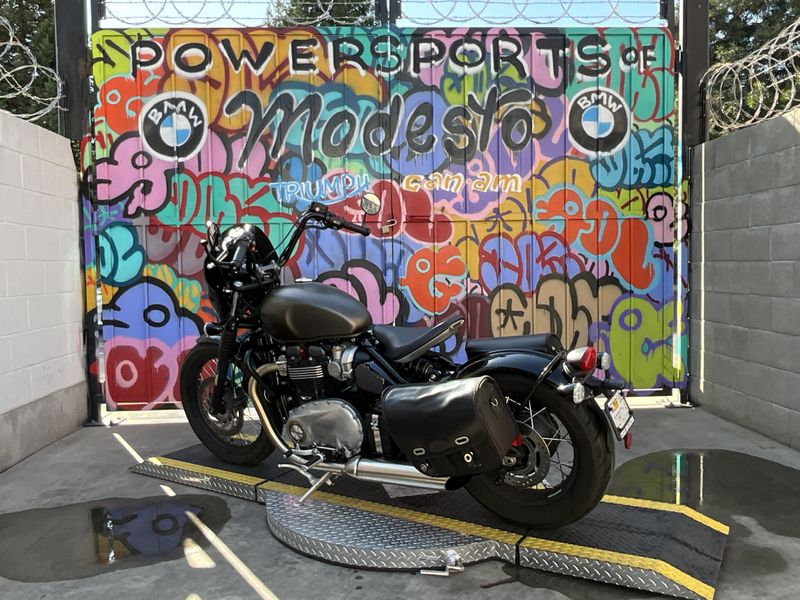 2017 Triumph BONNEVILLE BOBBERImage 4