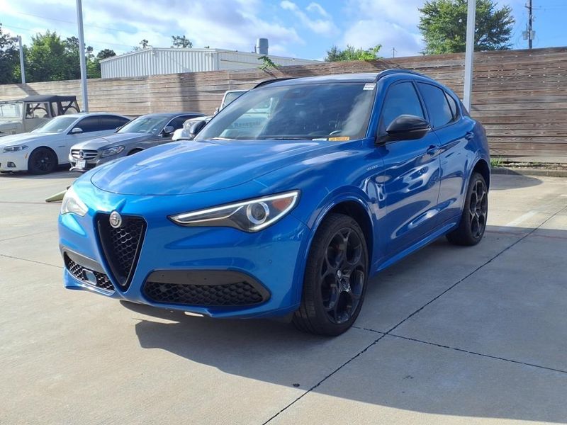 Used 2022 Alfa Romeo Stelvio VeloceImage 2