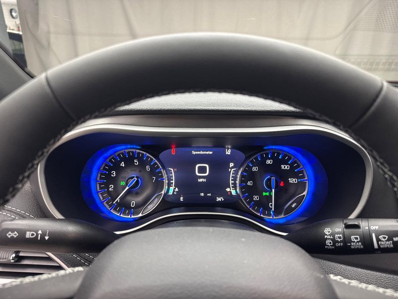 2025 Chrysler Pacifica Select AwdImage 11