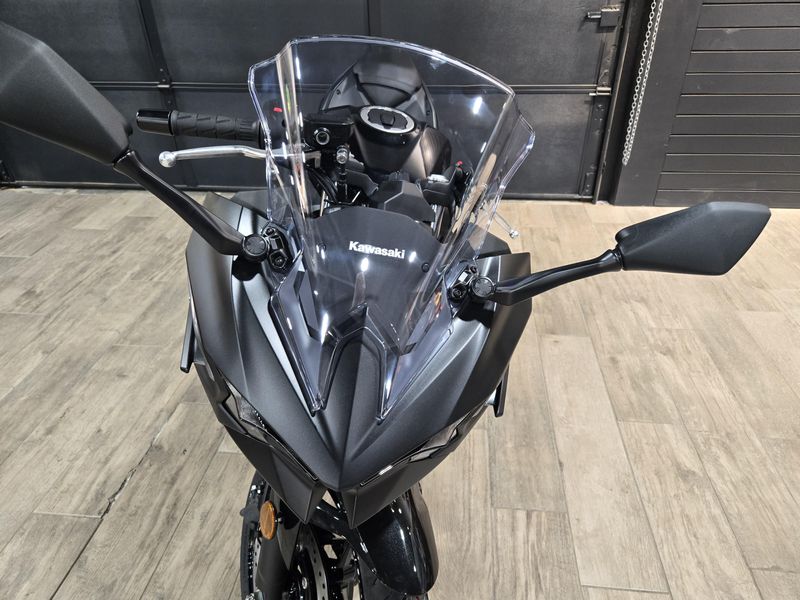 2025 Kawasaki NINJA 500 SE ABS METALLIC FLAT SPARK BLACK AND METALLIC SPARK BLACK Image 9