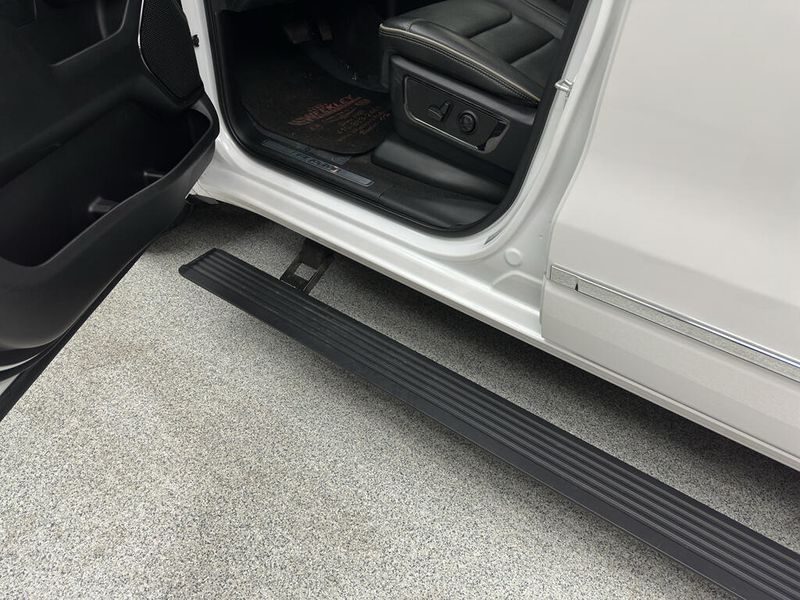 Used 2023 RAM 1500 LimitedImage 9