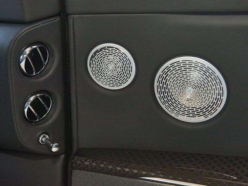 New 2026 Rolls-Royce Cullinan Black BadgeImage 23