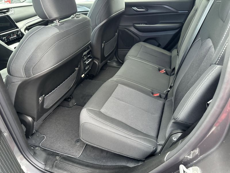 New 2025 Jeep Grand Cherokee Laredo X 4x4Image 15