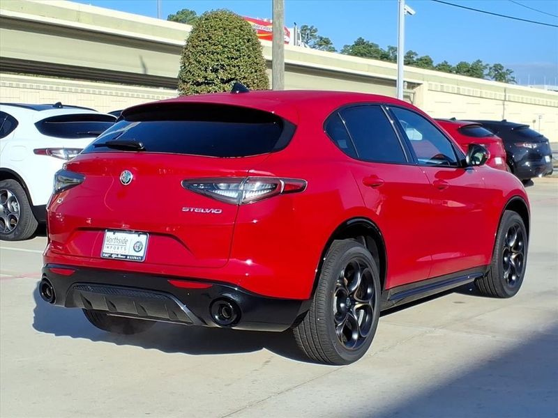 New 2025 Alfa Romeo Stelvio Intensa AwdImage 7