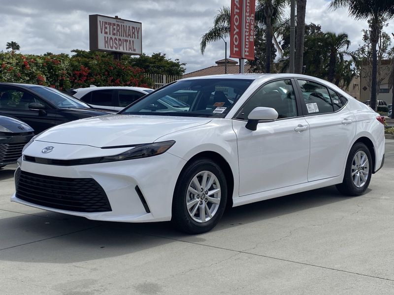 2025 Toyota Camry LEImage 6