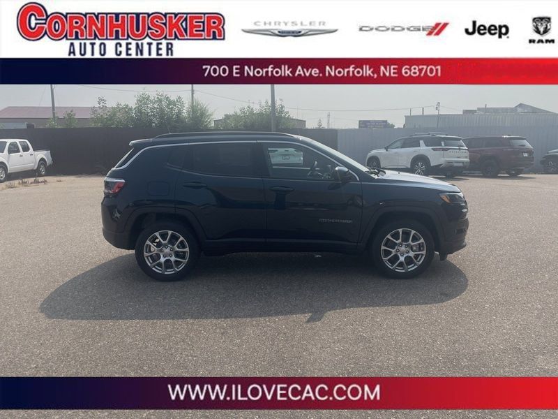 2024 Jeep Compass Latitude Lux 4x4Image 1