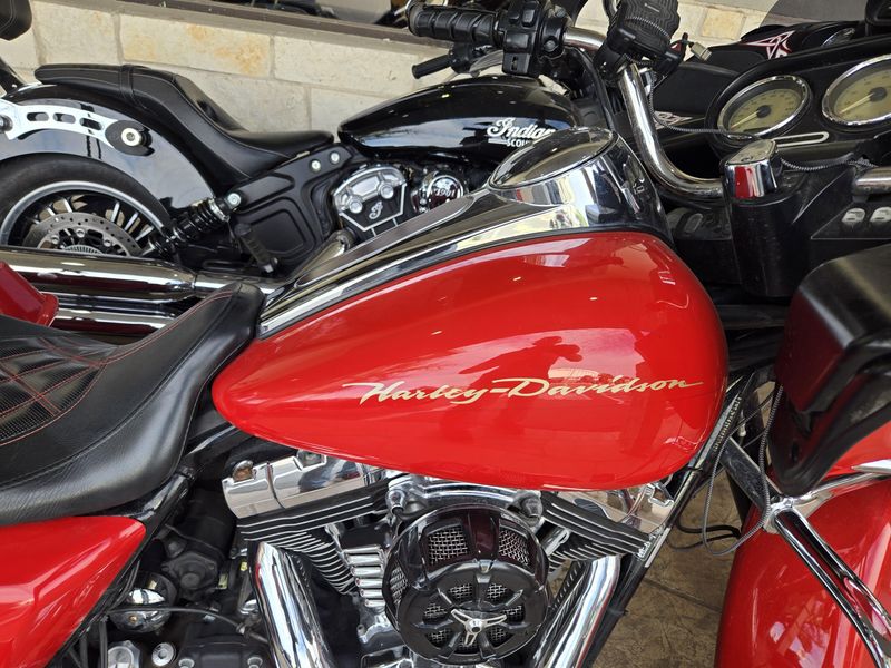 USED 2010 HARLEY ROAD GLIDE CUSTOM BASE Image 3