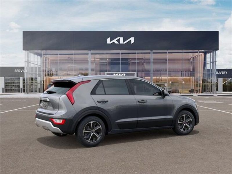 2025 Kia Niro LXImage 6