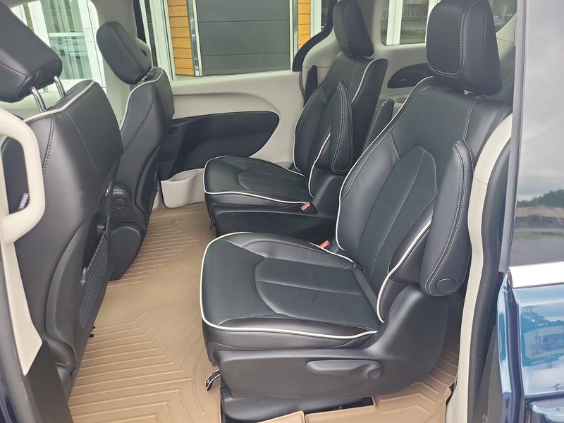 Used 2023 Chrysler Pacifica Hybrid LimitedImage 10