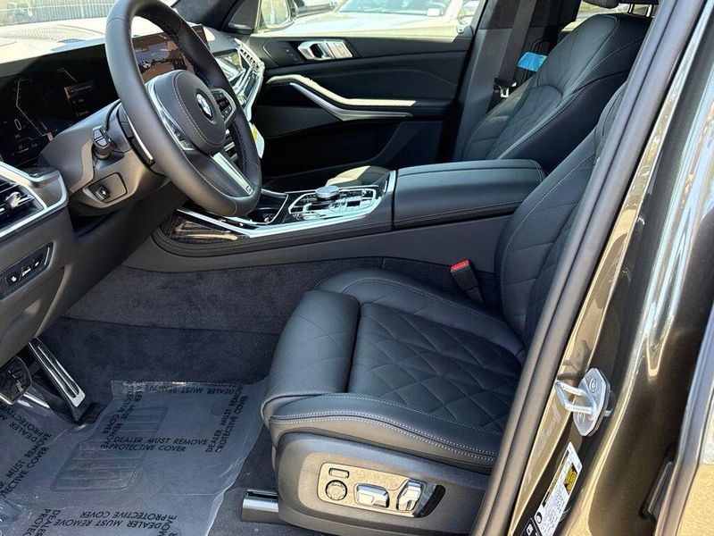 New 2027 BMW X7 xDrive40iImage 17