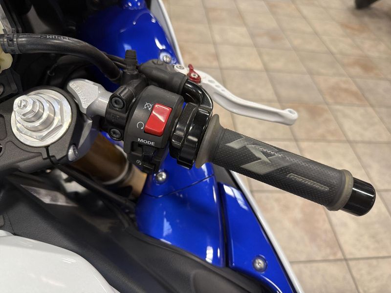 Used 2014 Yamaha YZF-R1 CA Image 24