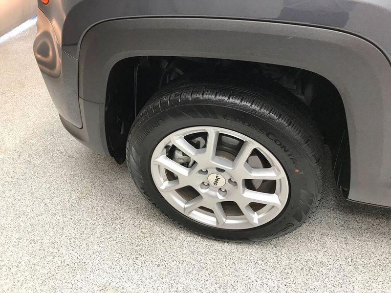 Used 2023 Jeep Renegade LatitudeImage 2