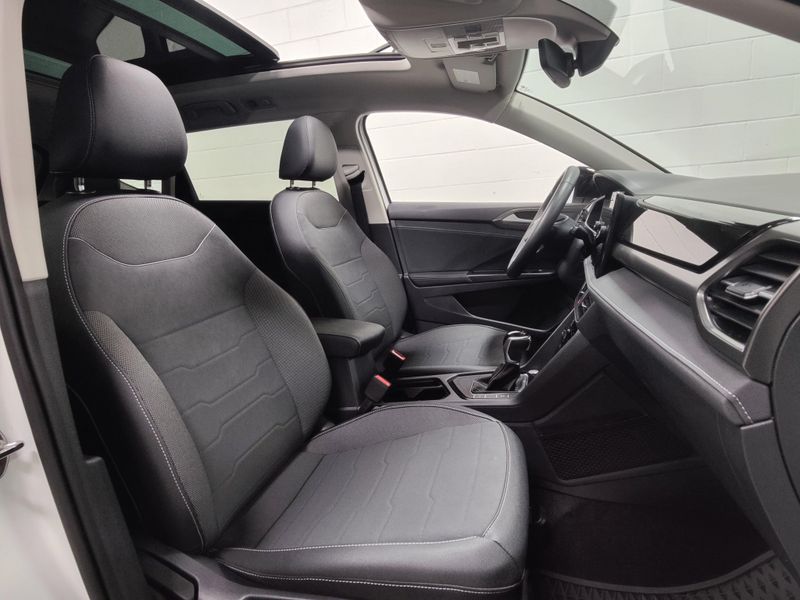Used 2025 Volkswagen Taos SE Black Edition w/SunroofImage 4