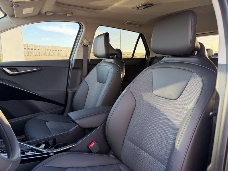 New 2026 Kia Niro EXImage 11