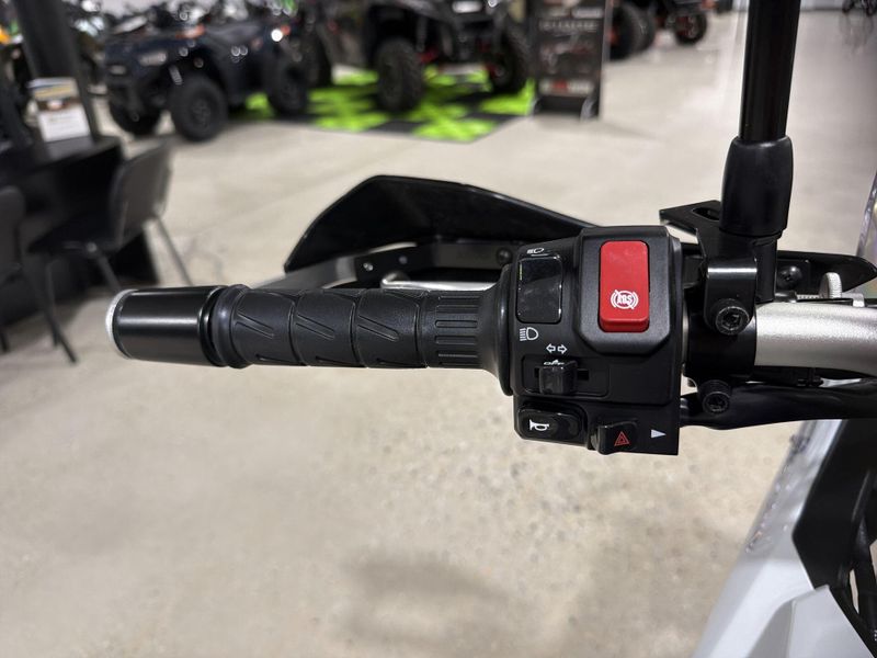 New 2026 Kawasaki KLE500 SE ABS Image 22